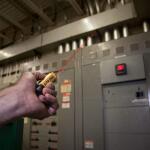 Klein Tools Dual Range Non Contact Voltage Tester with Laser Pointer 12-1000V AC (NCVT5A)